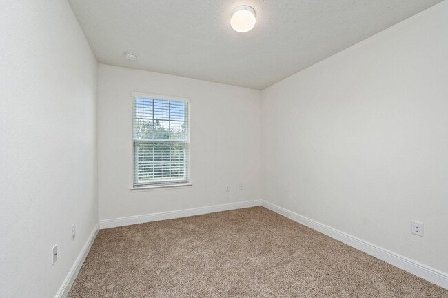 Building Photo - 175 Iron Horse Dr E