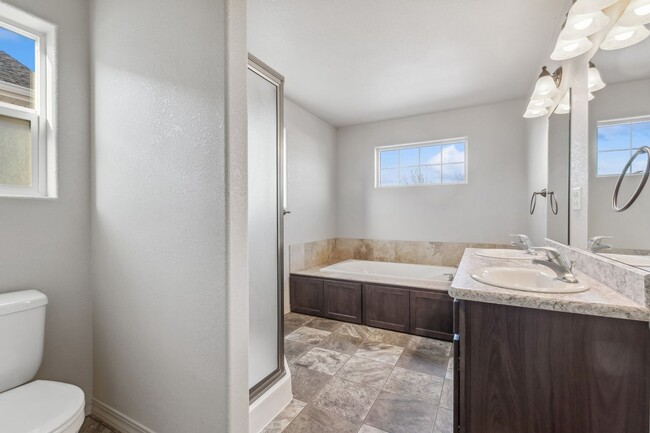 Building Photo - Adorable 3 bedroom. 2.5 bathTownhome in Columbia Falls