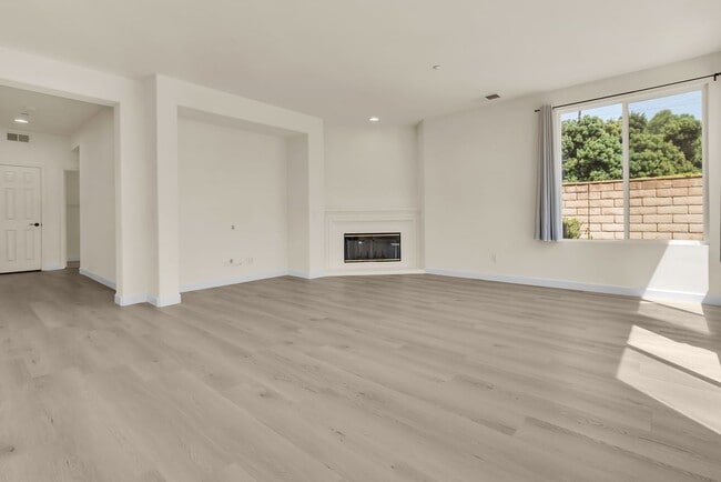 Building Photo - 10 Clearwater Cove
