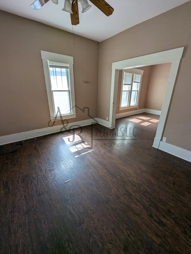 Building Photo - 115 W Monroe St