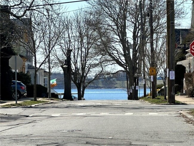 Building Photo - 53 Burton St