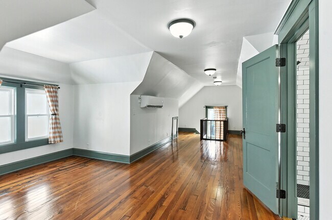 Building Photo - 2965 Harris Street