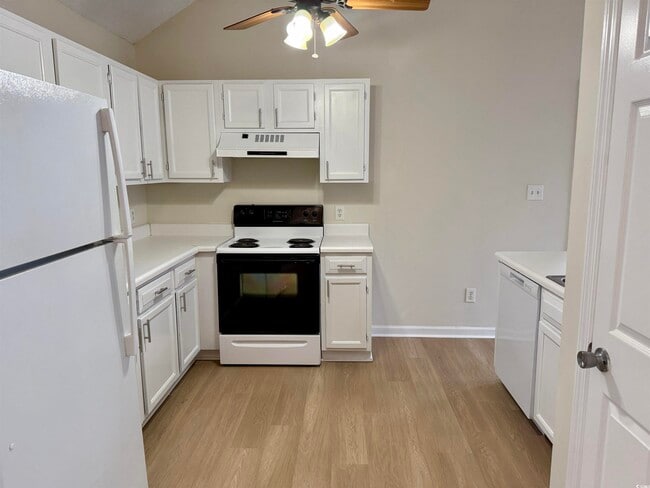 Building Photo - 911 Charles St