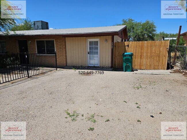 Building Photo - 2940 W Calle Canario