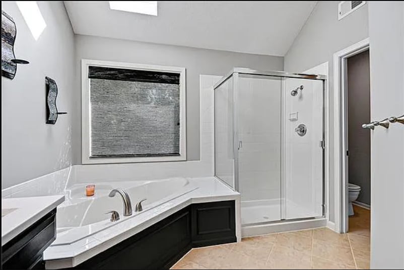 Building Photo - 8000 W 146th St