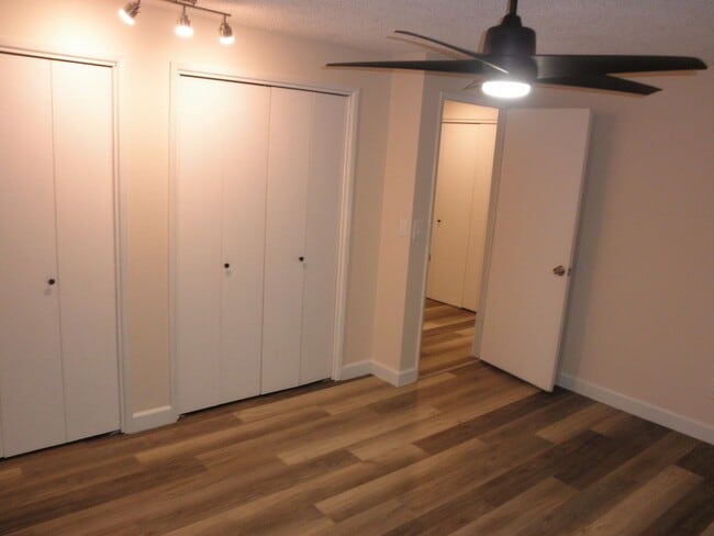 Building Photo - On cul de sac