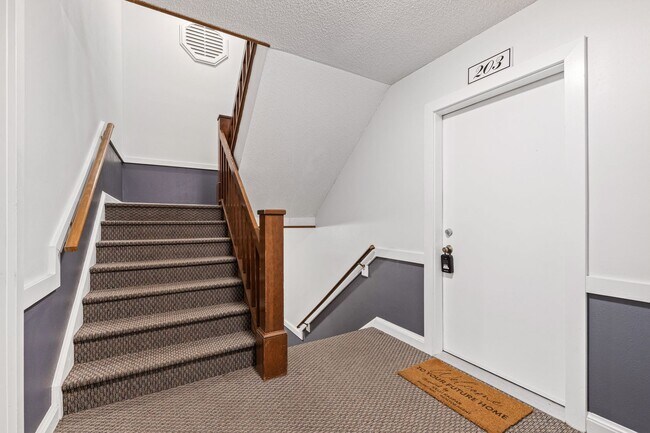 Building Photo - 2011 Quaker Landing