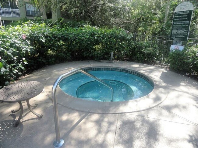 Building Photo - TEMPLE TERRACE: Second floor unit $1450 month. Gated Community! Convenient to USF