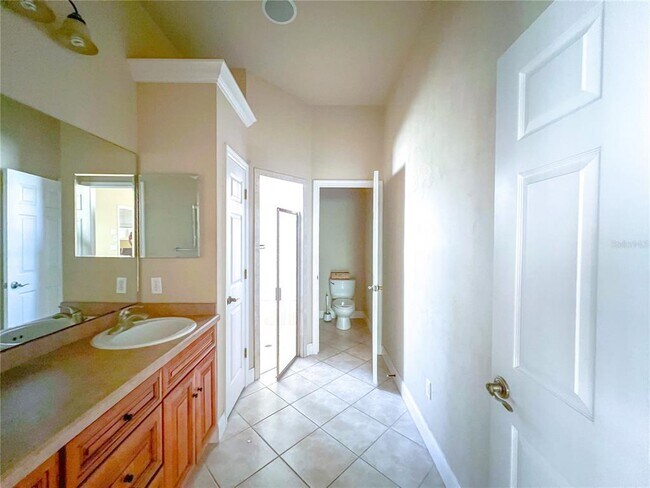 Building Photo - 9048 SW 76th Ave