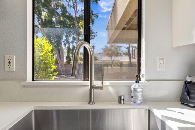 Building Photo - 77116 Pauma Valley Way