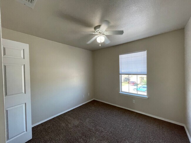Building Photo - 5630 Golf Mist