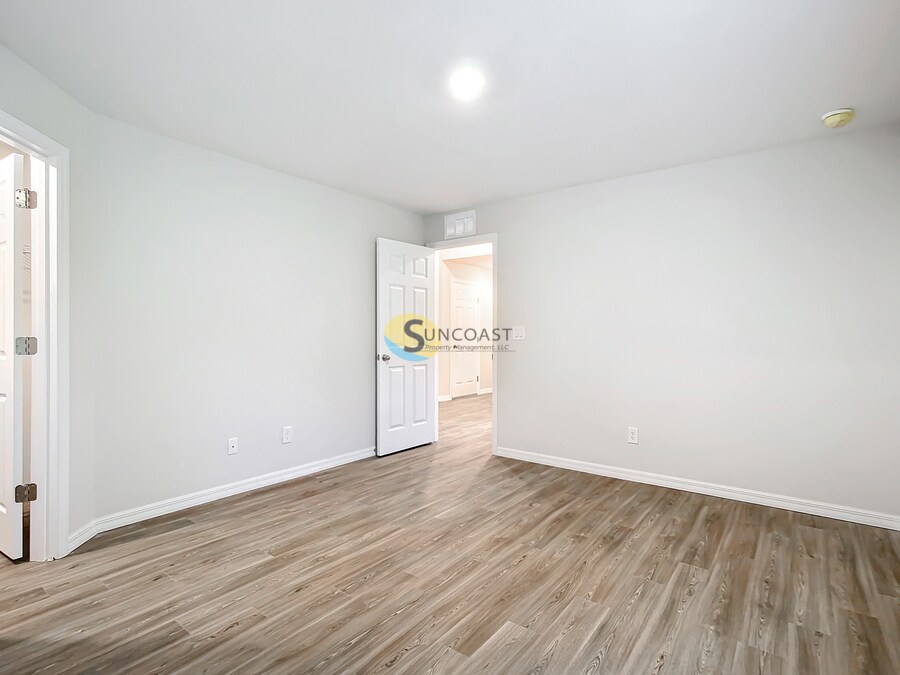 Building Photo - 123 Lomond Dr