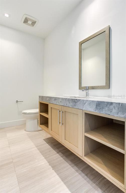 Building Photo - 2912 W Santiago St