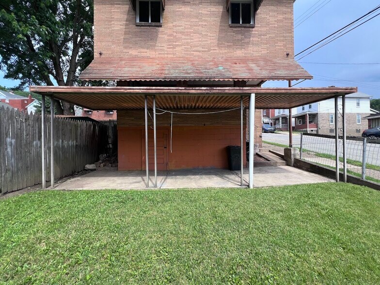 Building Photo - 609 8th St