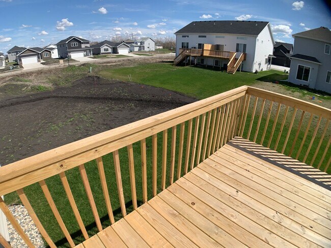 Building Photo - 4 Bed 3 Bath Single Family Home