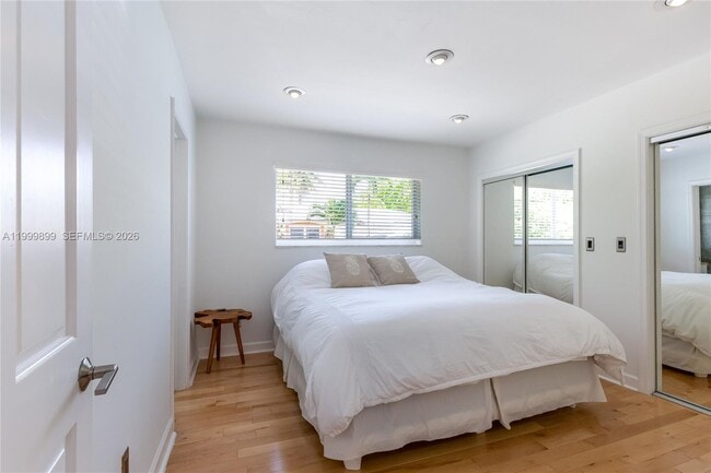 Building Photo - 14610 Tarpon Dr