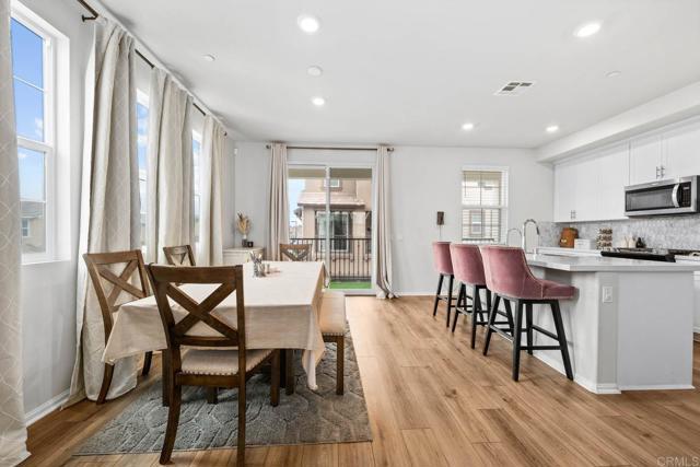 Building Photo - 40521 Melrose Dr