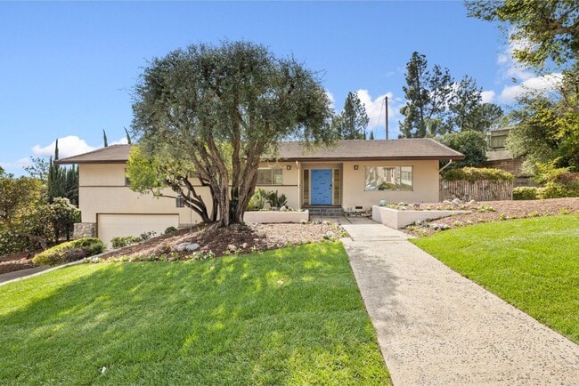 Building Photo - Mid-Century Home in Prime East Sierra Madr...