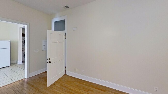 Building Photo - 2 bed / 2.5 bath ~ Move-In Today