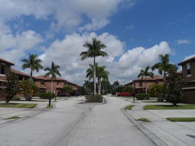 Building Photo - Gated Community of La Fortuna in Kissimmee