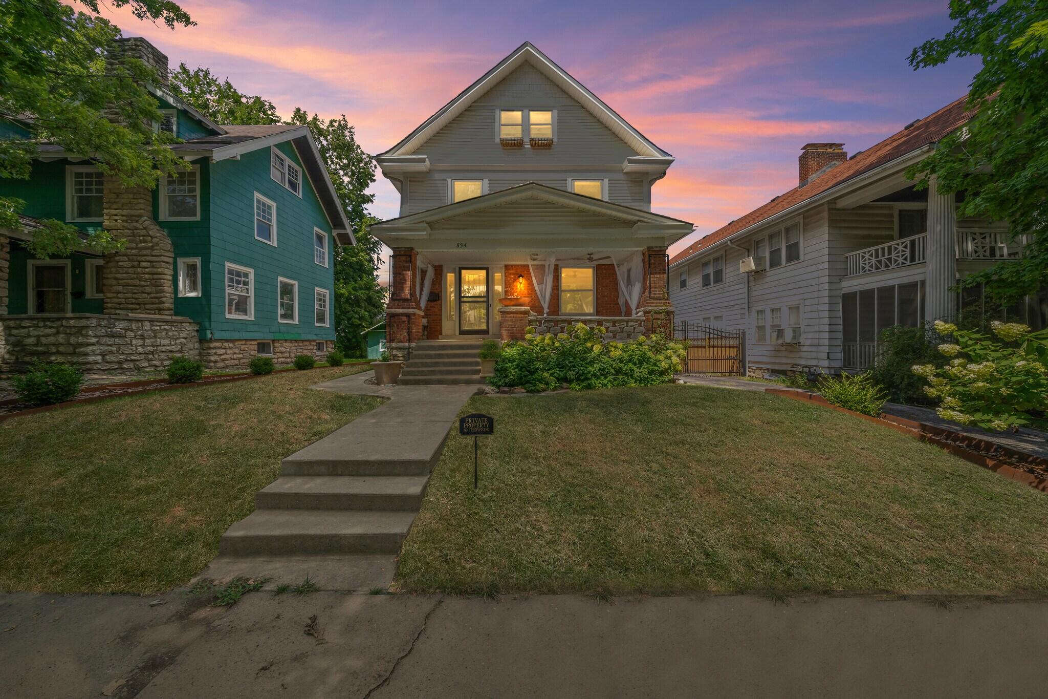 Building Photo - 834 W 39th Ter