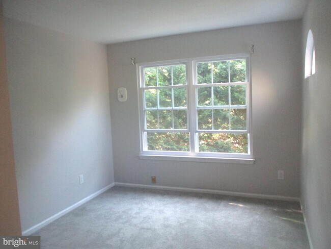 Building Photo - 204 Beacon Hill Dr
