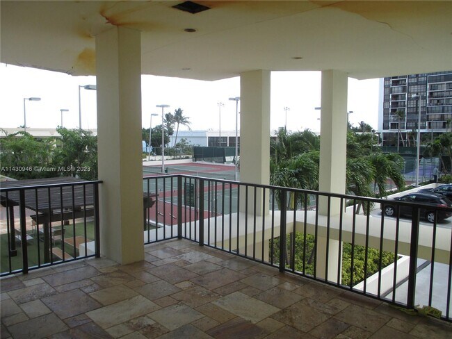 Building Photo - 1865 Brickell Ave