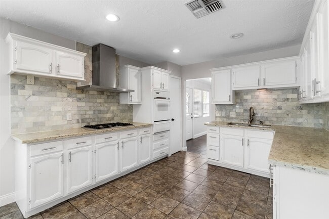 Building Photo - 714 Ogilvie St