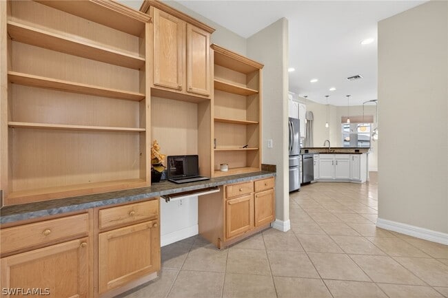 Building Photo - 25080 Divot Dr