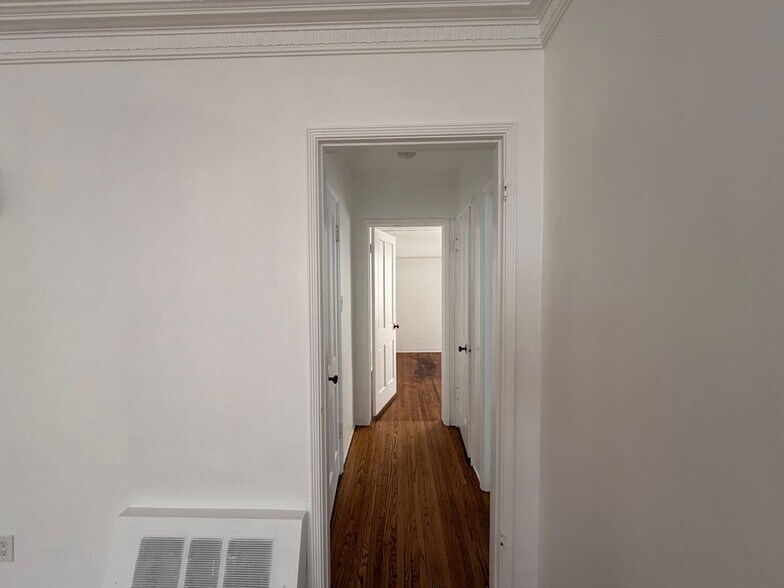 Building Photo - 820 N Edinburgh Ave