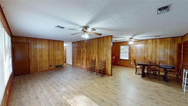 Building Photo - 921 Loder St