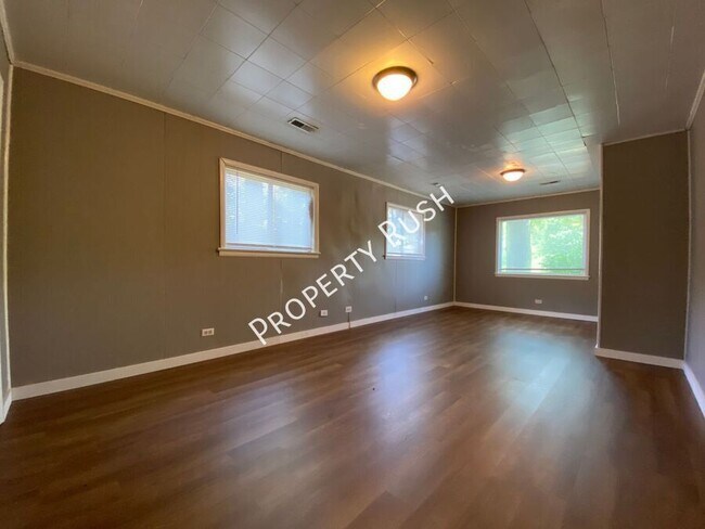 Building Photo - 1503 Pin Oak Dr