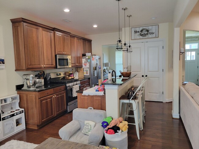 Building Photo - Beautiful 3BD/2.5BA 2 story condo in the Sherwood Lakes Neighborhood!