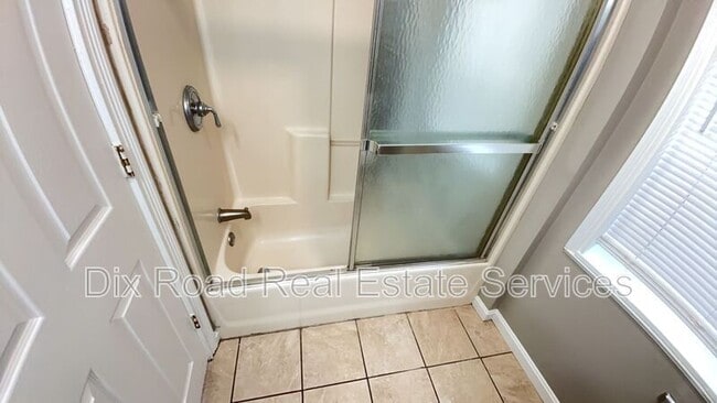 Building Photo - 1408 Western Ave