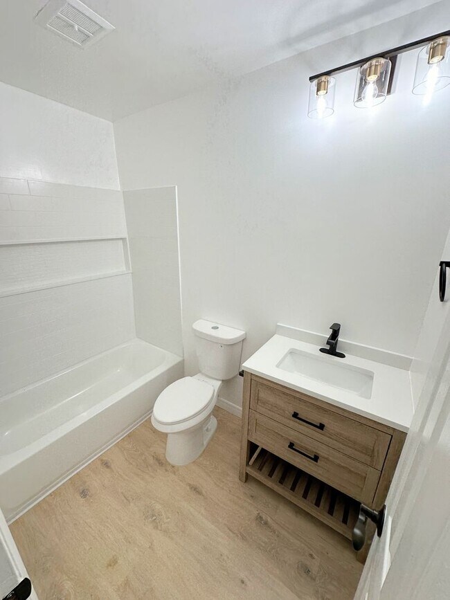 Building Photo - Vintage & Gorgeous 1bd/1ba unit in Sherman...