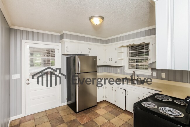 Building Photo - 1454 Fork Ave