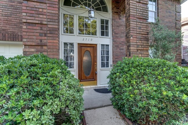 Building Photo - 2710 Double Lake Dr