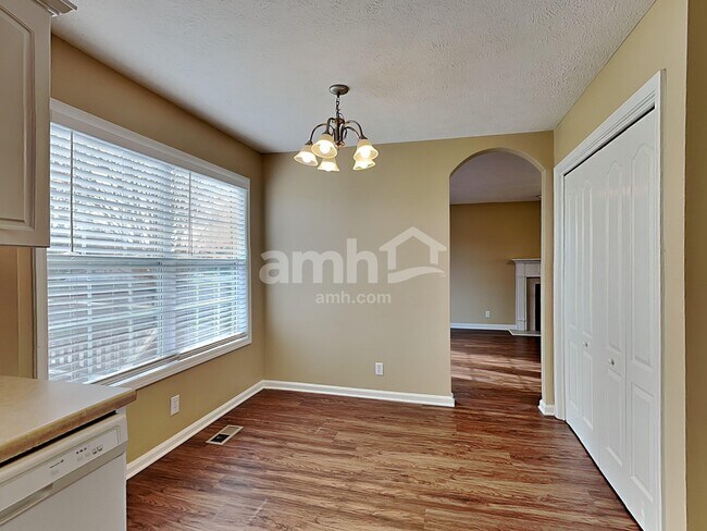 Building Photo - 3368 Marrast Dr