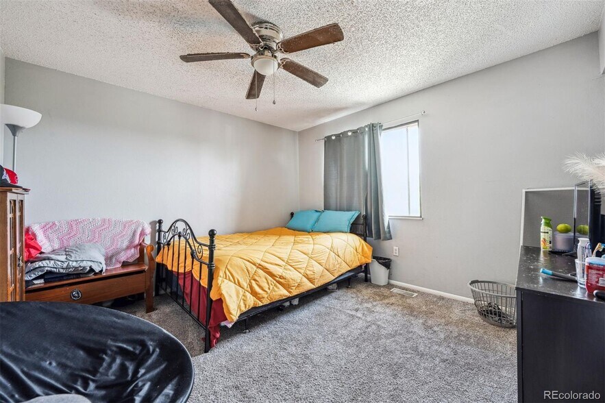 Building Photo - 2567 Rainbow Dr