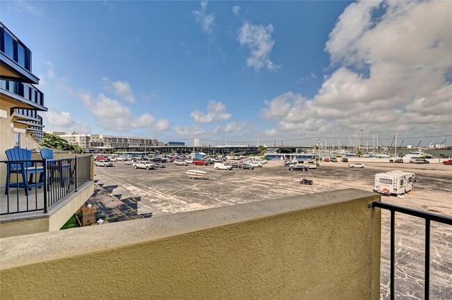 Building Photo - 921 Marine Dr