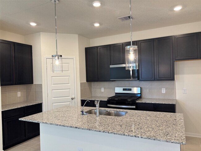 Building Photo - 4872 Sun Fls Dr