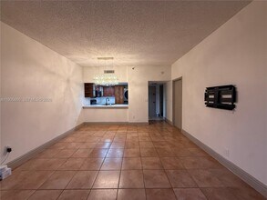 Building Photo - 540 Brickell Key Dr