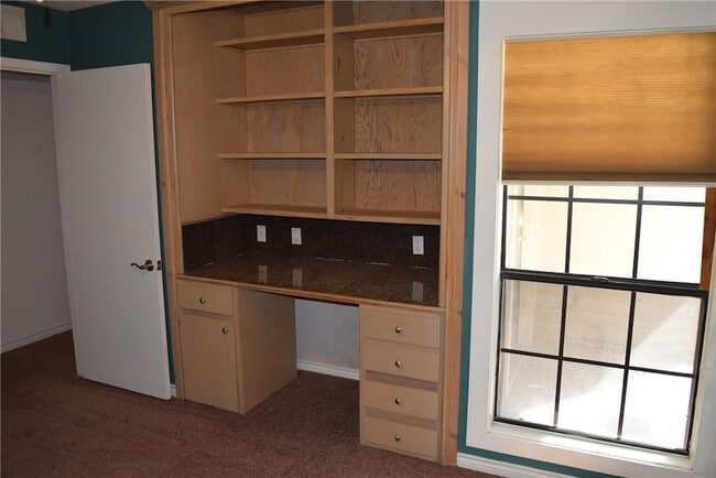 Building Photo - 512 Rosewood Ln