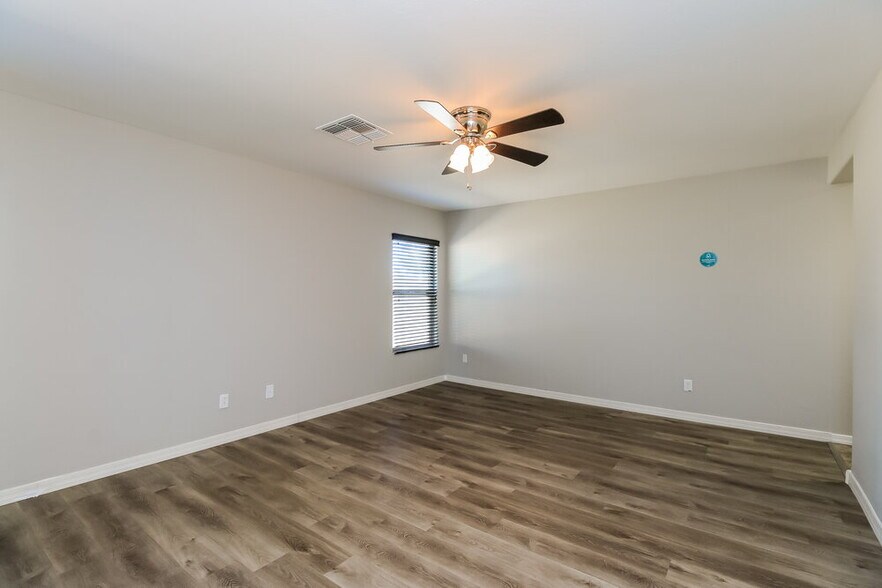 Building Photo - 10826 E Calypso Ave