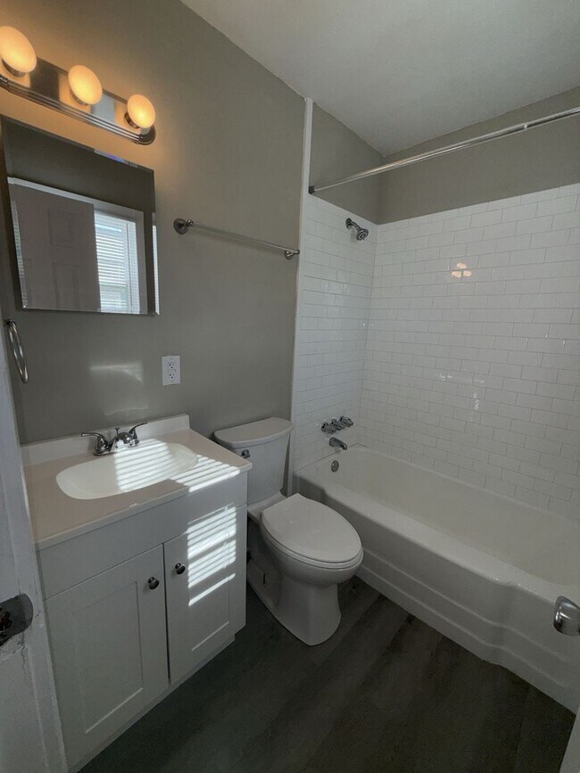 Building Photo - 1437-1459 W. Fourth St. - 12 Unit