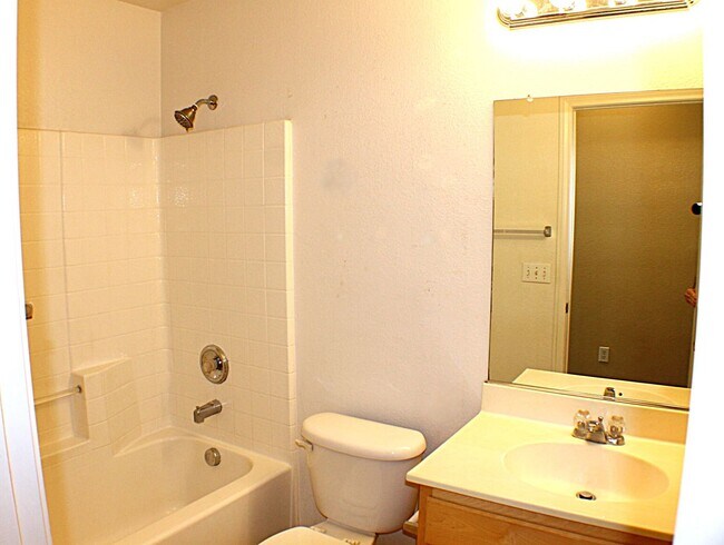 Building Photo - Moreno Valley Ranch, Spacious 4 Bedroom