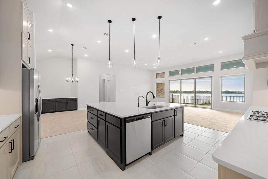 Building Photo - 2300 Fairwater Mews
