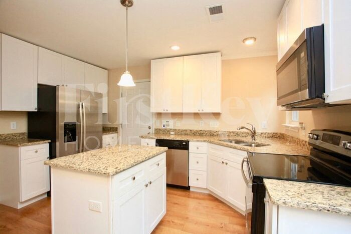Building Photo - 3817 Sipes Ln
