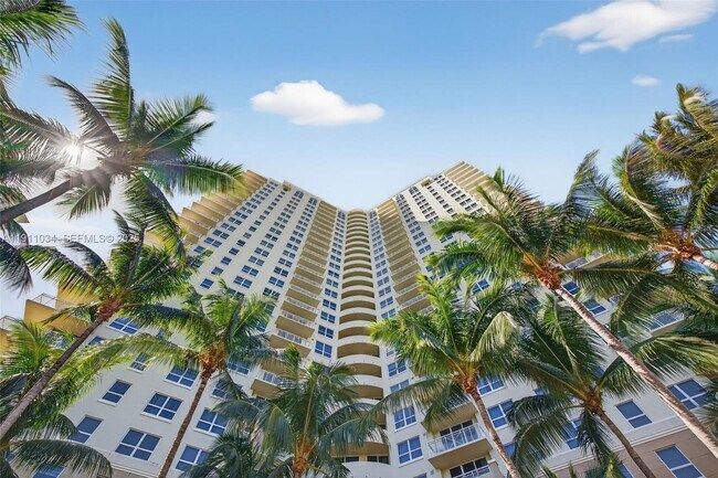 Building Photo - 19501 W Country Club Dr