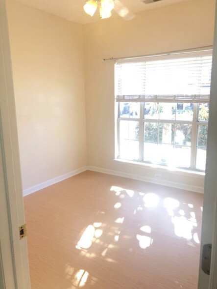 Building Photo - 1715 Crystal Lake Dr